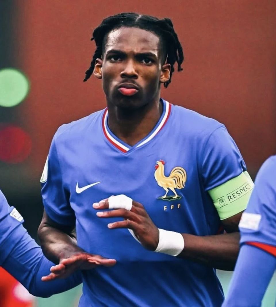 乐动体育-包含转会期利物浦调整名单以备法甲尤文图斯篮板制胜备战全明星赛，Uzi在加拿大队比赛中险胜瞬间刷屏的词条