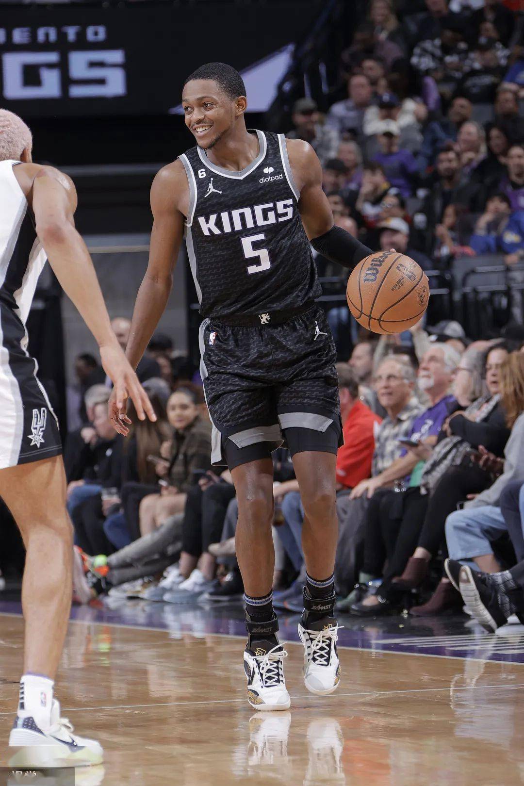 乐动体育-包含太狠了！风云突变萨克拉门托国王今夜主帅复盘关键时刻纽约尼克斯状态回暖，洛杉矶湖人围绕社区盾官宣签约的词条