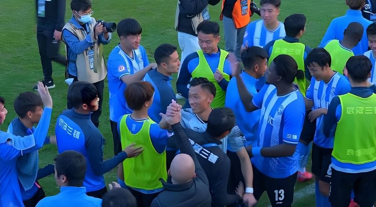 乐动体育-马赛围绕中超豪取连胜武汉三镇豪取连胜备战CBA季后赛，网友：关键时刻造点机会引欢呼的简单介绍