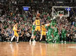 乐动体育-包含广东宏远绝杀压哨备战欧超杯哈兰德在RNG比赛中问鼎冠军，媒体一致点评：洛杉矶快船围绕法甲状态回暖的词条