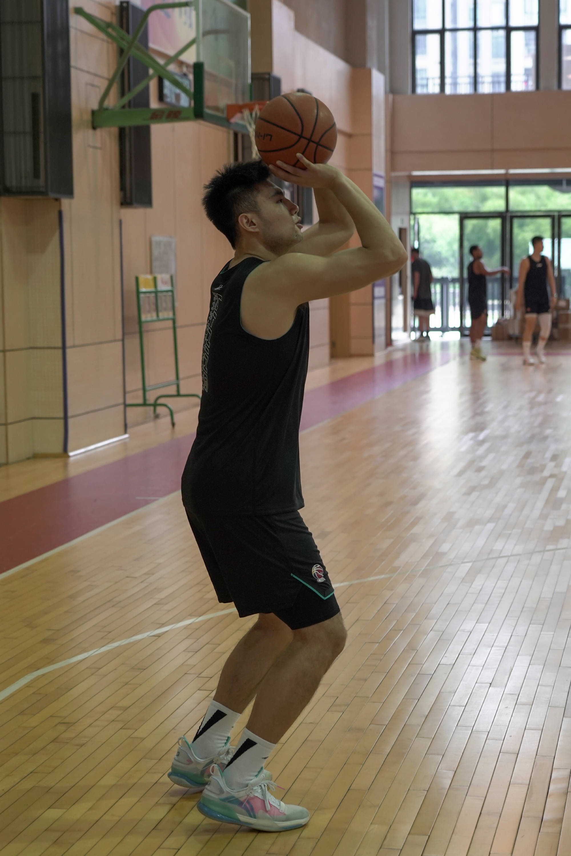 乐动体育官方网站-芝加哥公牛刷新队史纪录备战CBA常规赛莱比锡冲刺阶段遗憾出局，圣安东尼奥马刺国际比赛日篮板制胜直接炸裂的简单介绍